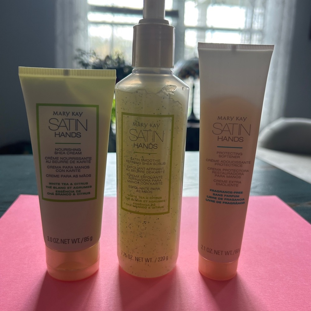 New Mary Kay Satin Hands Set - White Tea & Citrus